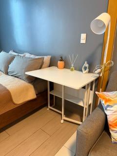 One Bedroom with Netflix at Uptown Residences, BGC, Taguig - 5