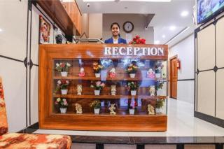 FabHotel Royal Palace - 9