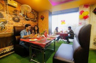 FabHotel Royal Palace - 8