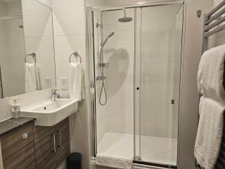 Kings Road Apartment - 5