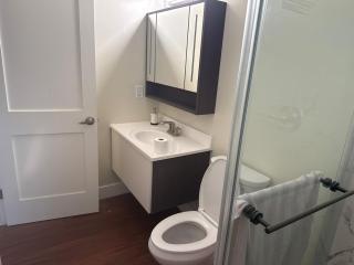 2 bedroom 2 Baths Huge Living Close to downtown Alameda County Fair Ground - 2