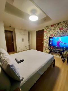 1bedroom suite 50th floor with balcony and bathtub at Horizons 101 tower 1 - 8