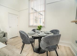 The Cheltenham Suites - Charming 2 Bed Apartment - 1