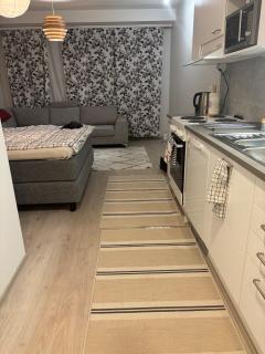 Convenient Airport Stay Beside Big Mall - 0