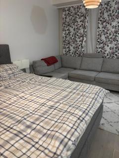 Convenient Airport Stay Beside Big Mall - 6