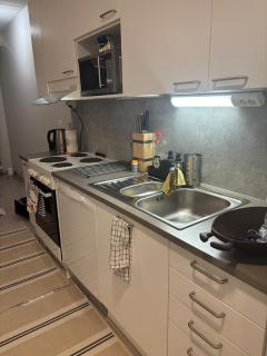 Convenient Airport Stay Beside Big Mall - 4