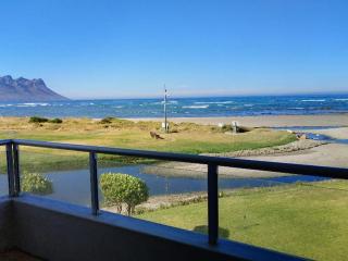 Seafront Apartment in Secure Golf Estate Strand - 2