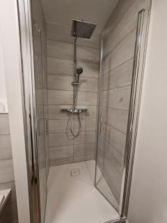 Le petit Central du Leman Studio rénové centre-ville Confort et Luminosité - 5