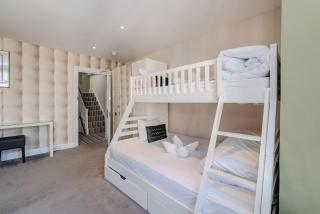 Stag do & Hen Party Welcome Beautiful town house next to Beach - 5