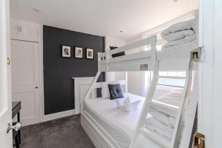 Stag do & Hen Party Welcome Beautiful town house next to Beach - 4