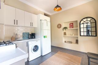 Calm & Charming 1BR with Shared Lush Garden Access - 1