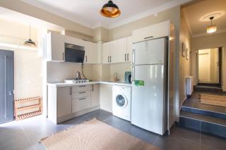 Calm & Charming 1BR with Shared Lush Garden Access - 2