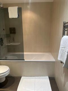 RiverView - Balcony - 4 Guests - Near Old Trafford - 8