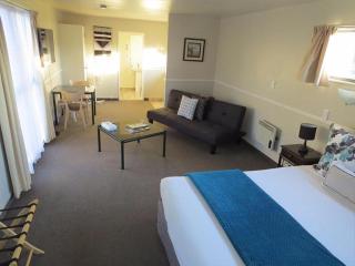 Pohutu Lodge Motel - 4