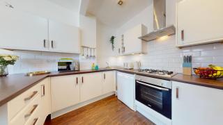 City Centre 2 Bedroom-2 Bath Apartment-Sleeps 6 - 4