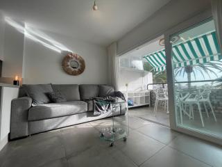 Apartment Palm Tree View - 8