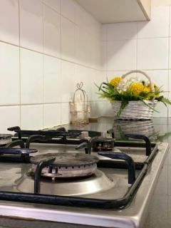 Guildford room near Cafe and Train - 5