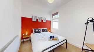 City Centre 2 Bedroom-2 Bath Apartment-Sleeps 6 - 1