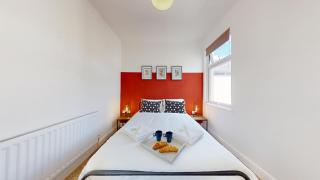 City Centre 2 Bedroom-2 Bath Apartment-Sleeps 6 - 1