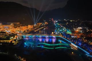 张家界武陵源山边溪上客栈-About a 10-minute walk from the east gate of the Forest Park - there is a beautiful little river at the entrance - free recommended travel routes provided - Tickets for attractions can be booked in advance - 8