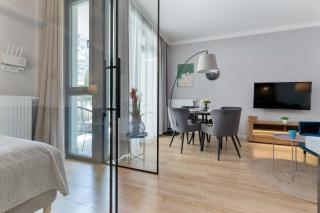 Elegant Apartments in Gdansk Center with Parking and Access to Viewing Terrace by Noclegi Renters - 1