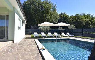 Comfortable holiday home with pool - Buroli - 3