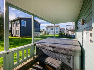 Luxury Stargaze Lodge, Fritton + Hot Tub - 8