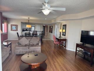 Yacht Club 2-505 - 5