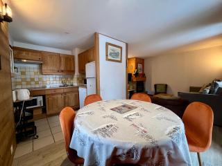 Chalet - Apt 5pax au pied des pistes - parking - skiroom - cheminée - balcons - 7