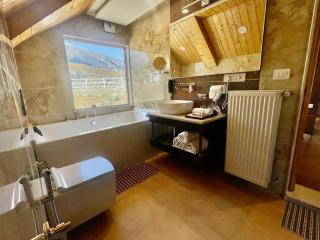 Hotel Village Walk - 3