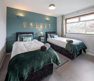 Large 5 Bedroom House in Cheltenham - 6