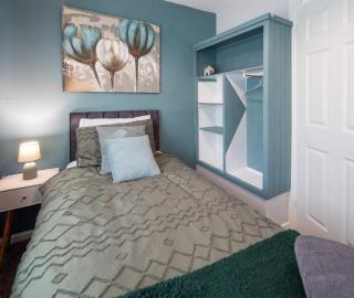 Large 5 Bedroom House in Cheltenham - 5