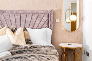 Stylish 2 Bedroom Apartment - King Beds - City Centre - Private Parking - 81UM - 8