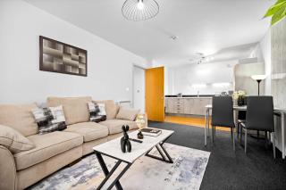 Stylish 2 Bedroom Apartment - King Beds - City Centre - Private Parking - 81UM - 0