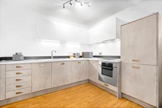 Stylish 2 Bedroom Apartment - King Beds - City Centre - Private Parking - 81UM - 6