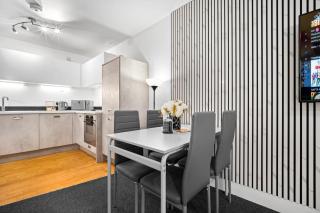 Stylish 2 Bedroom Apartment - King Beds - City Centre - Private Parking - 81UM - 5