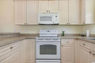 Modern 2BR Condo at Magnolia Pointe - 4