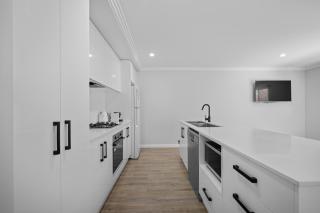 Tanderra - Spacious Central Wagga Townhouse - 5