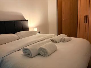 York City Centre 2-Bed Apartment with Balcony Views Close to Christmas Market - 9