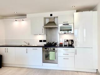 York City Centre 2-Bed Apartment with Balcony Views Close to Christmas Market - 7