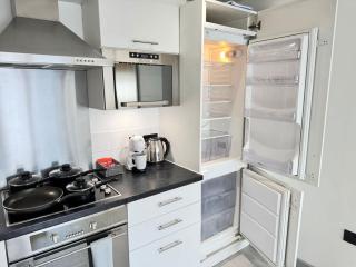 York City Centre 2-Bed Apartment with Balcony Views Close to Christmas Market - 6