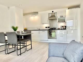 York City Centre 2-Bed Apartment with Balcony Views Close to Christmas Market - 3