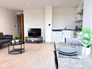 Modern 2-Bed Flat in York City Centre - Steps from Christmas Market - 9