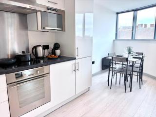 Modern 2-Bed Flat in York City Centre - Steps from Christmas Market - 4