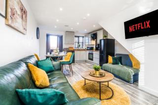 Home in Nottingham, 2 bedroom House with free parking for short and long stays - 0