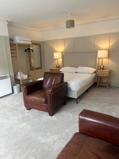 The OXTED high street studio - 0