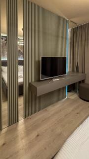 VENUS Deluxe Apartments at Coresi Mall - 8