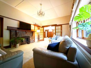 Deepdene 6BR 3BA Large house - Poker Entertainment Room - 9