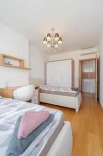 Downtown apartment in the heart of the new city center, 4 guests, parking - 1