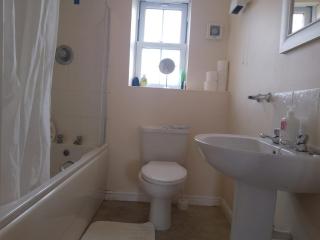 2 Bed - Sleeps 4 - Free Parking - 6